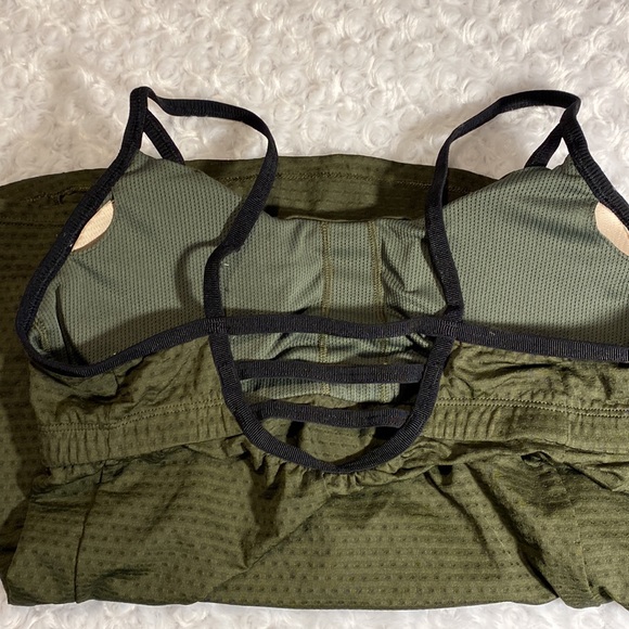Athleta size Medium workout tank - Picture 6 of 6